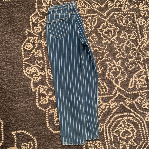 4/$20 American Eagle Striped High Waisted Mom Jeans, Size 6 - Picture 5 of 9